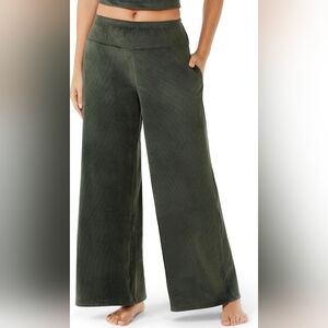 Sofia Intimates by Sofia Vergara Women's Velour Wide Leg Pant Sz. 16-18.
